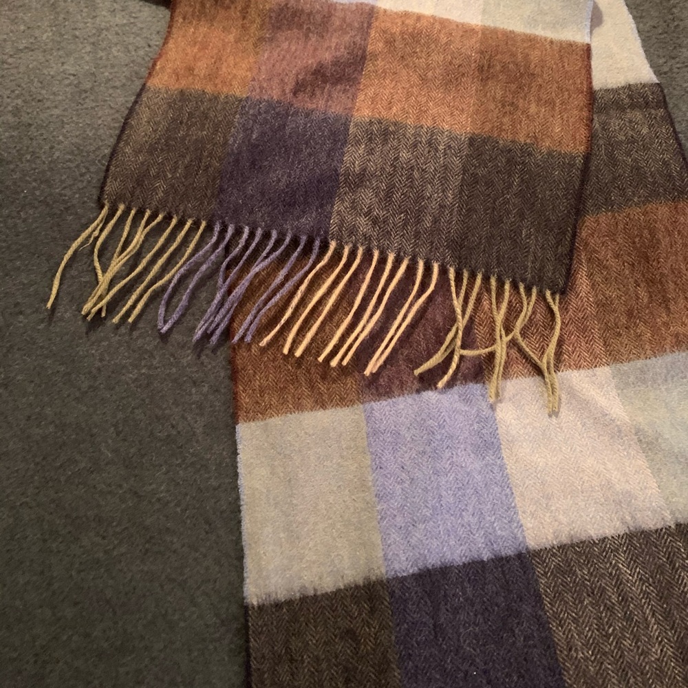 Like new Barbour wool scarf